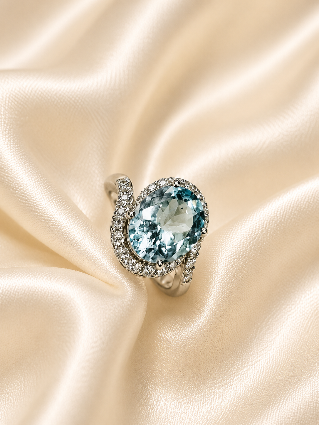 18ct White Gold Aquamarine & Diamond Cluster Ring