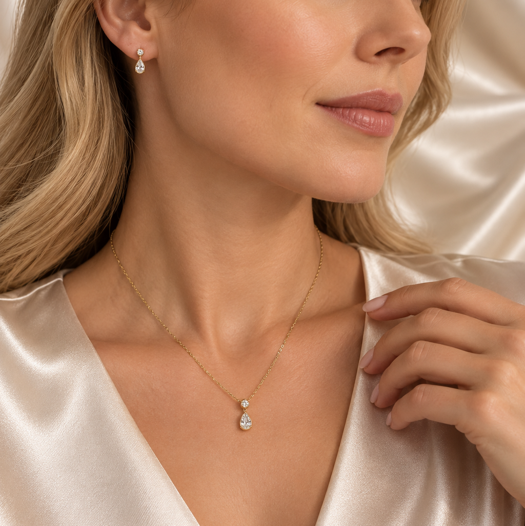 9ct Gold Pear Shaped Pendant & Earring Set