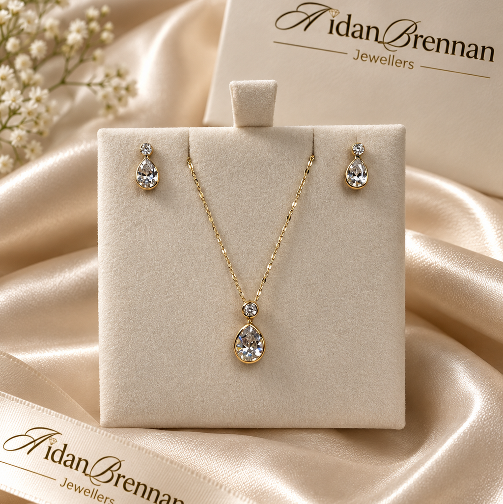 9ct Gold Pear Shaped Pendant & Earring Set